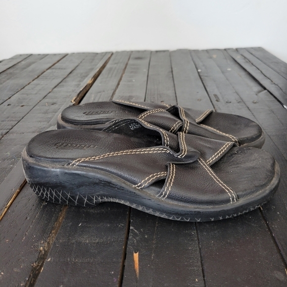 Aerosoles Women's 8.5 Black Leather Slip On Sandals Slides Wedges Comfort Shoes - Picture 1 of 8